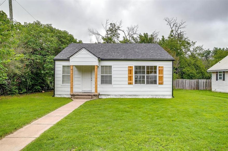 Set on an oversized lot just two blocks from Heritage Park, this home offers recent updates and the opportunity to personalize the space. A spacious unfinished bonus room offers potential for a bedroom, office, or additional living area, and seller concessions allow the buyer to select new kitchen flooring. Within the last six months, the roof, gutters, exterior paint, and shutters have all been updated. Located in a quiet neighborhood with easy access to I-20, Weatherford College, Medical City, and major retailers, this property combines location, flexibility, and long-term value.