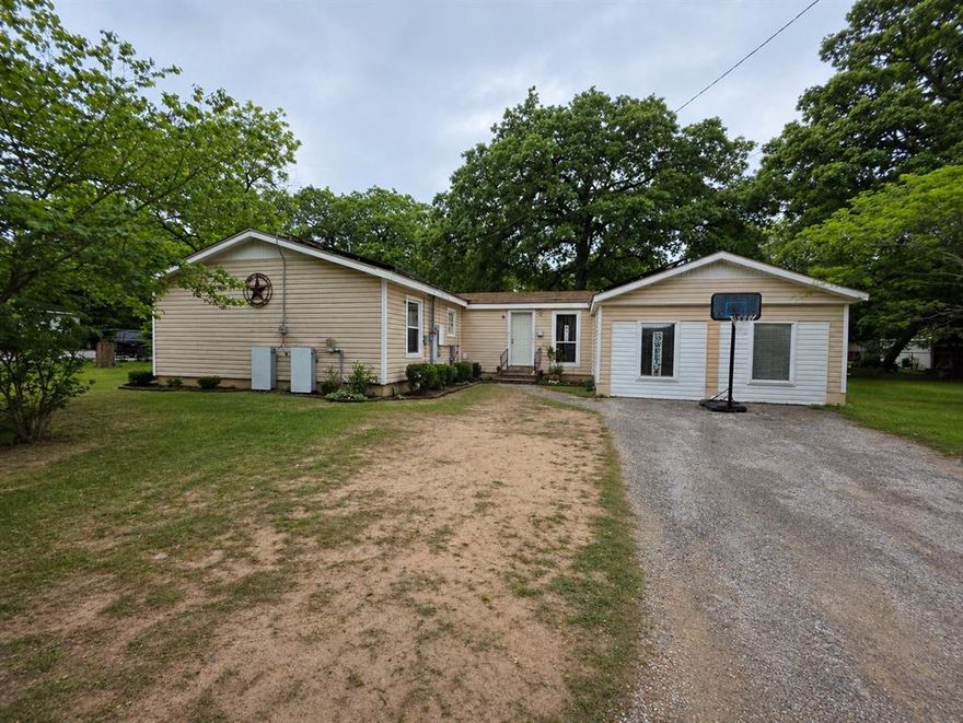 Spacious 5-bedroom, 2-bath home situated on a desirable corner lot in Athens! This property features an oversized den, perfect for entertaining, a second living area, or creating your ideal gathering space. The flexible layout offers plenty of room for growing needs, home offices, or guest accommodations. Enjoy added value with solar panels for improved energy efficiency and long-term savings. Conveniently located with easy access to local amenities, shopping, and dining. Don’t miss the opportunity to make this versatile property your own—schedule your showing today!