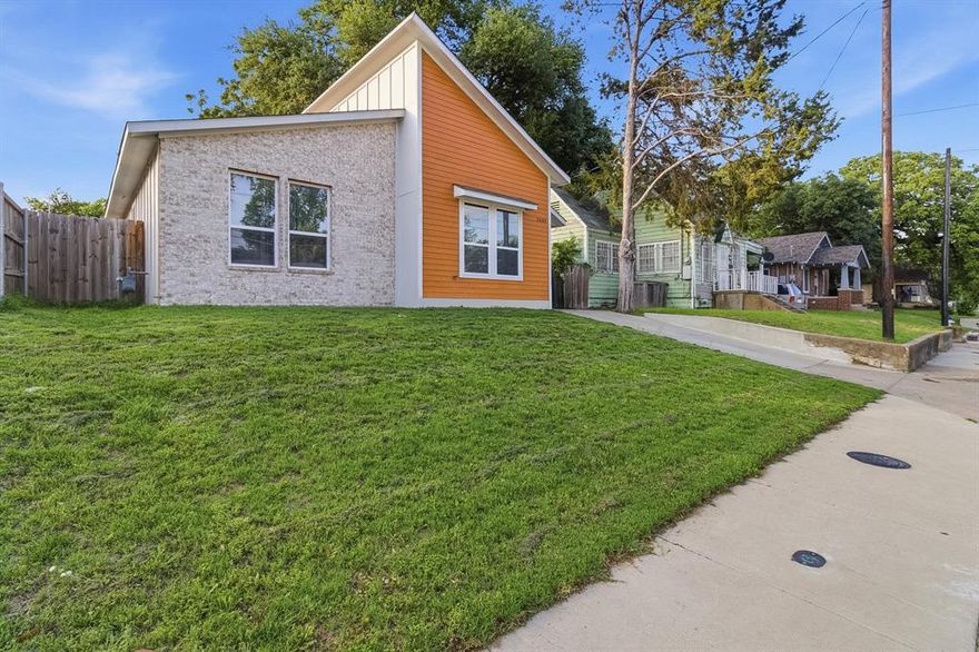 Priced below market value, this is a great opportunity for buyers looking for a newer home in a central location with strong accessibility and long-term potential.

Modern single-story home built in 2021, ideally located less than 10 minutes from Downtown Dallas with quick access to I-45 and I-30, offering excellent connectivity throughout the Metroplex.

This well-maintained property features 4 spacious bedrooms and 2 full bathrooms, with 9-foot ceilings that enhance the open-concept layout connecting the living, dining, and kitchen areas—perfect for both everyday living and entertaining.

The kitchen is equipped with a gas range and a functional island that doubles as a dining space, maximizing usability and flow. Ceramic tile flooring runs throughout the home, providing durability and easy maintenance.

The primary suite includes a private bathroom with a shower. All bedrooms offer comfortable space and natural light.

Exterior features include a private backyard with fenced access and an additional gate entry from the exterior—ideal for convenience or future use. The lot also offers the potential to extend the driveway toward the backyard (buyer to verify).