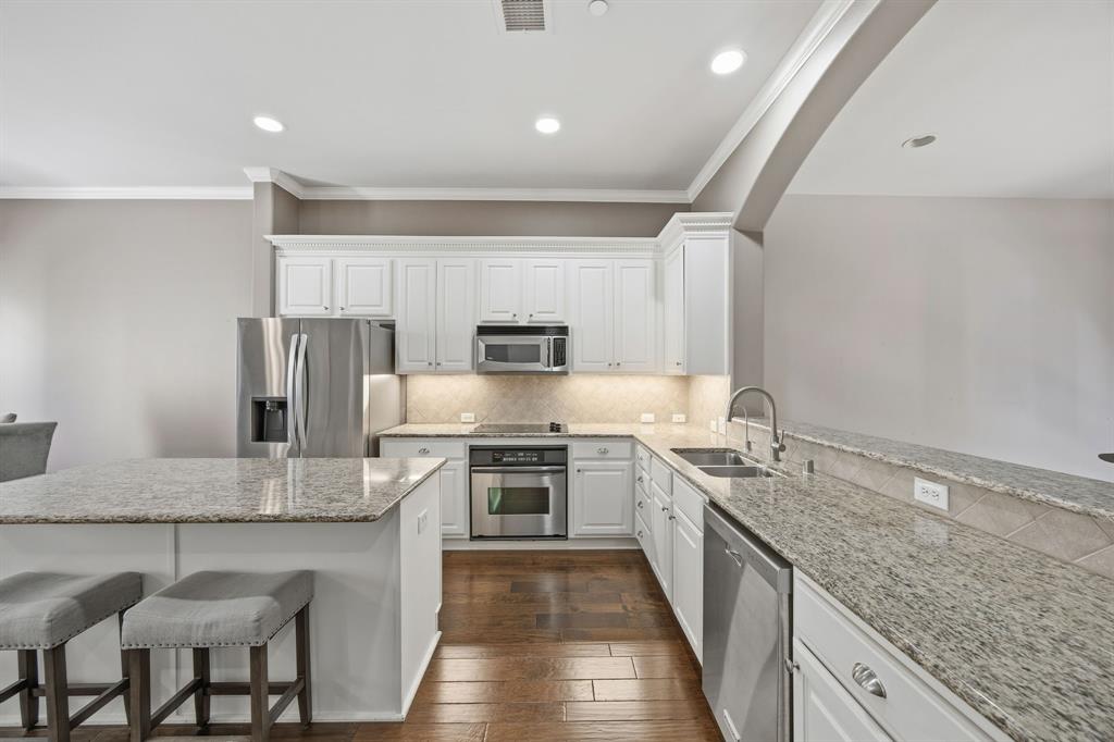 Town Homes At Legacy Town Center The - Residential