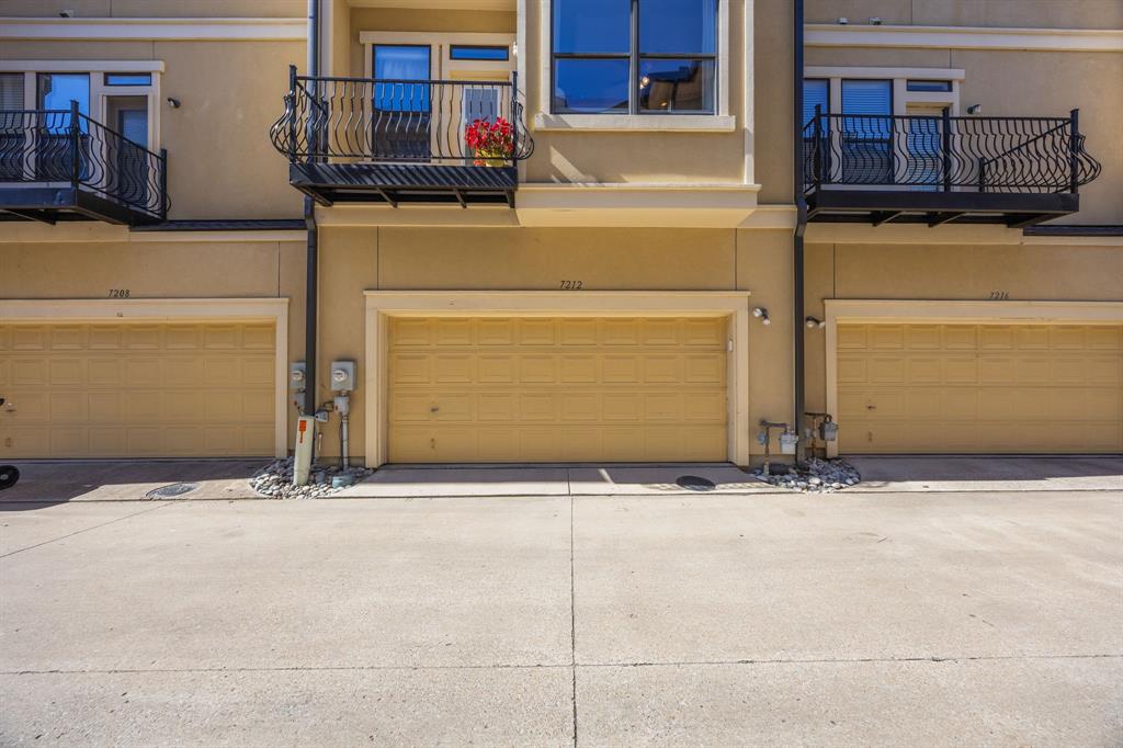 Town Homes At Legacy Town Center The - Residential