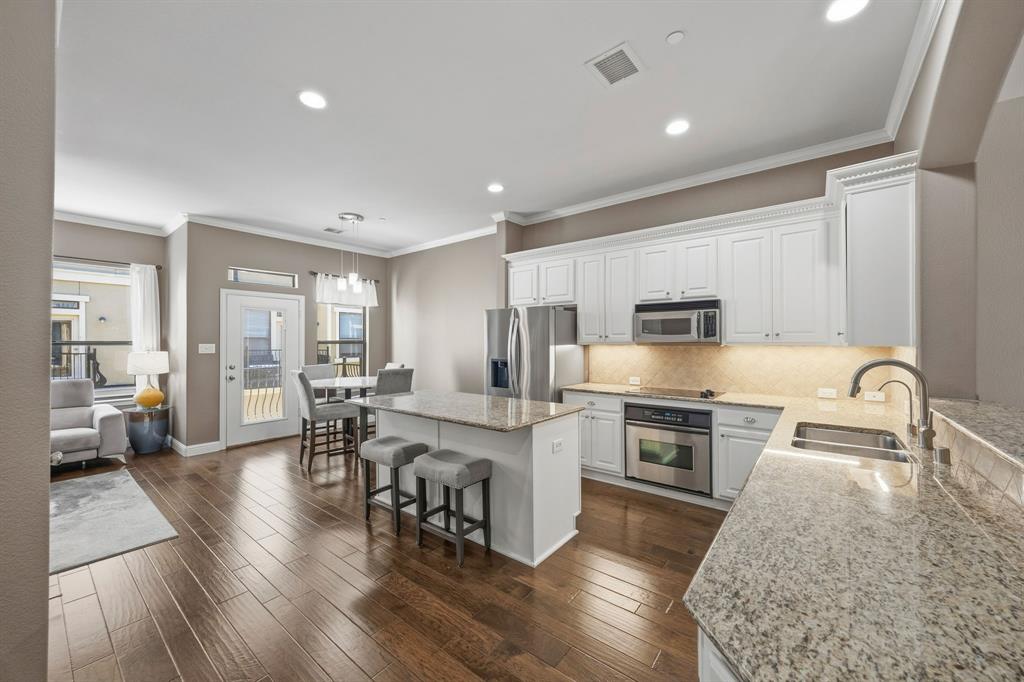 Town Homes At Legacy Town Center The - Residential