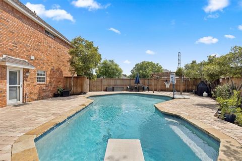 A home in Benbrook