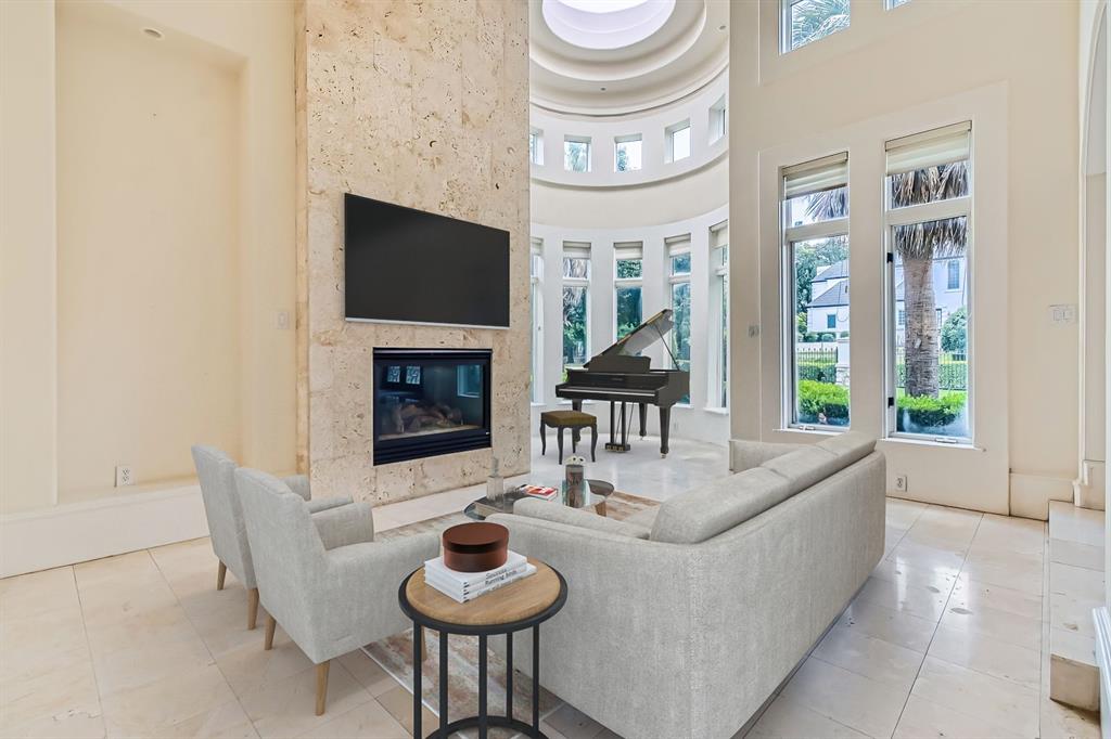 1422 Laurel Lane