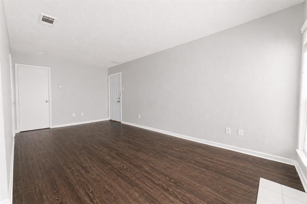 4502 Gaston Avenue 111