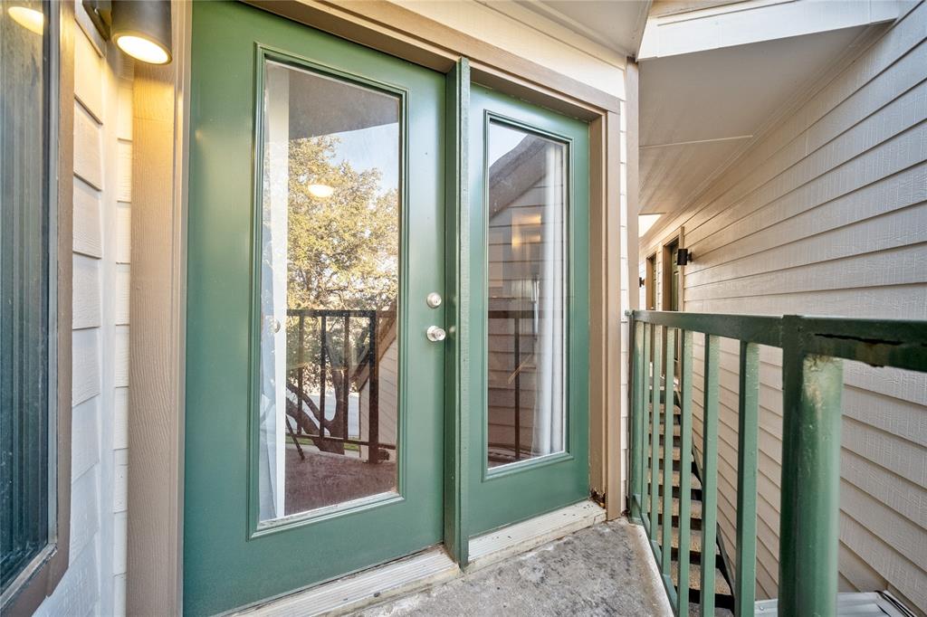 ARLINGTON OAKS CONDOMINIUM - Residential Lease