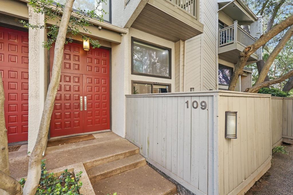 4310 Bowser Avenue 109