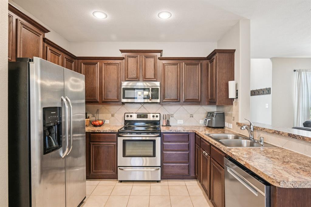 1225 Honeywood Lane