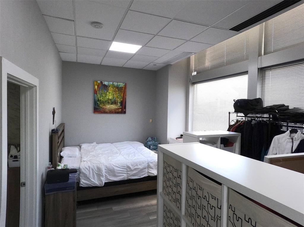 CASTLE HILLS - Commercial Sale