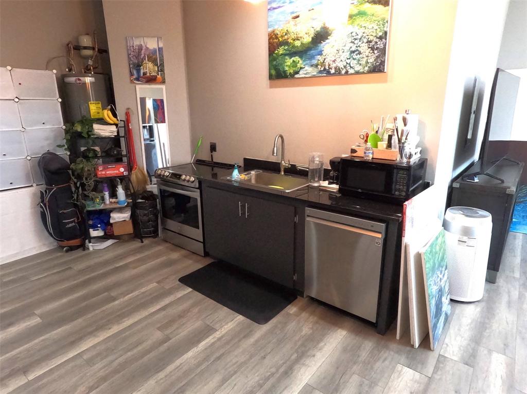 CASTLE HILLS - Commercial Sale