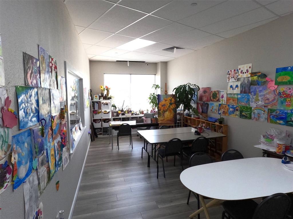 CASTLE HILLS - Commercial Sale