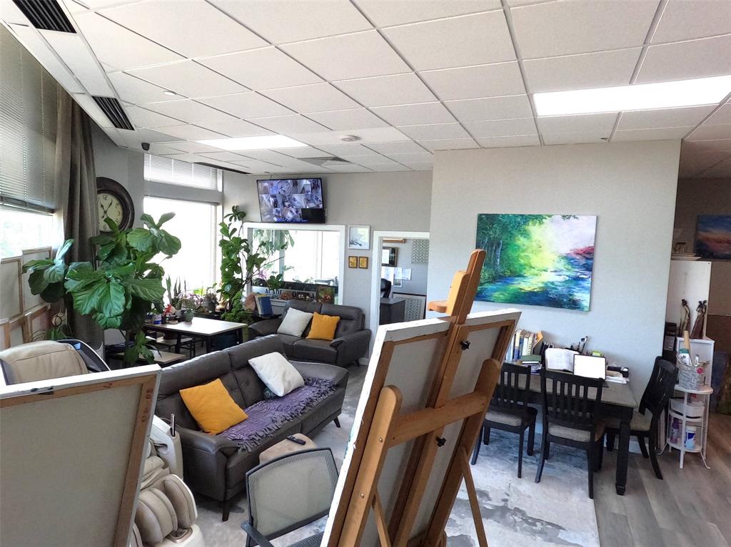 CASTLE HILLS - Commercial Sale