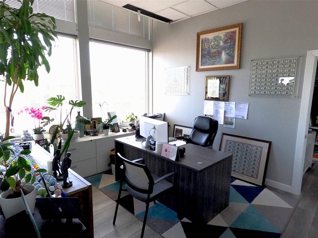 CASTLE HILLS - Commercial Sale