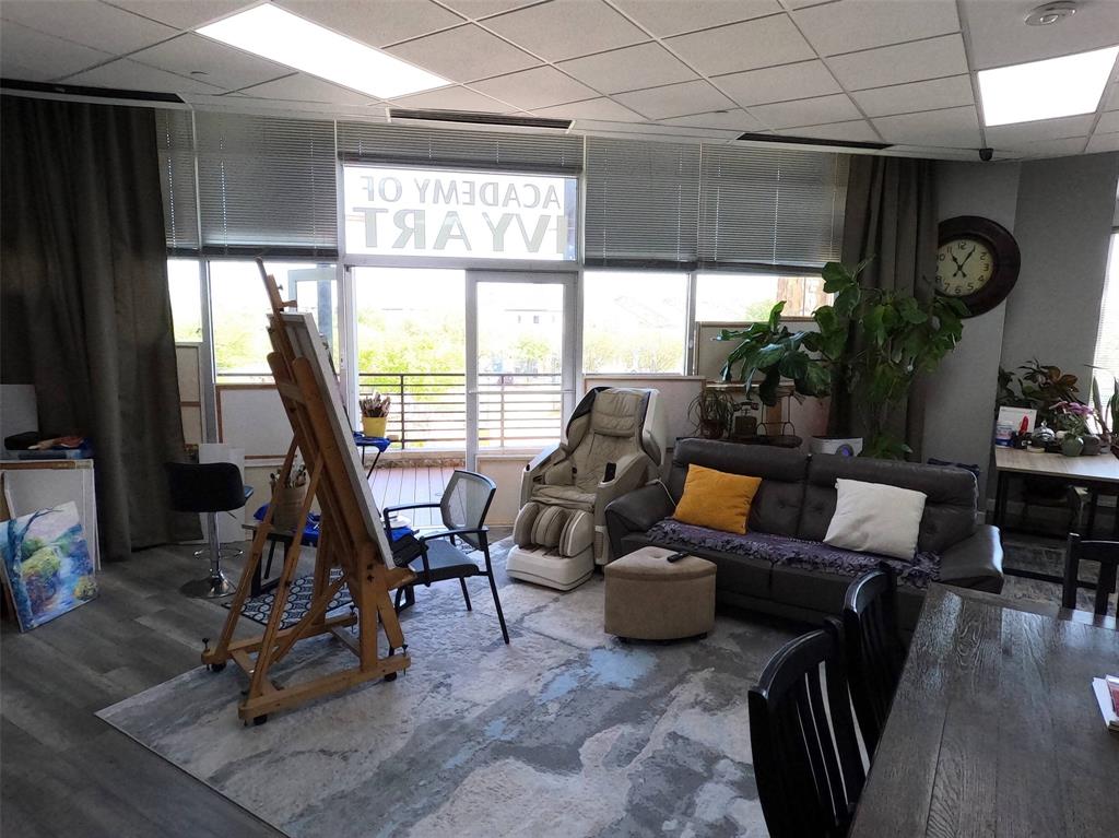 CASTLE HILLS - Commercial Sale