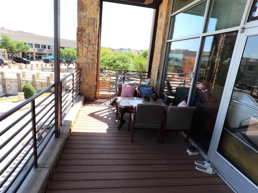 CASTLE HILLS - Commercial Sale