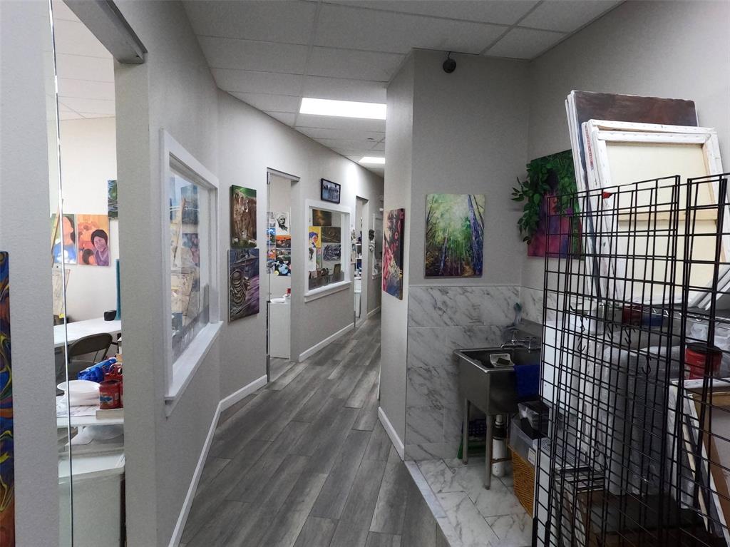 CASTLE HILLS - Commercial Sale