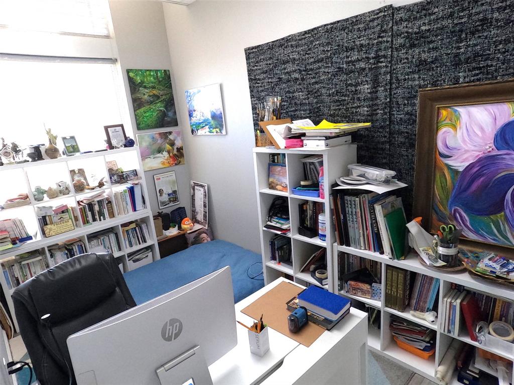 CASTLE HILLS - Commercial Sale