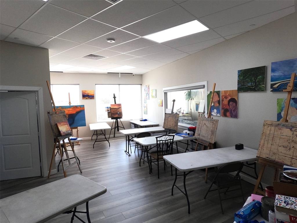 CASTLE HILLS - Commercial Sale