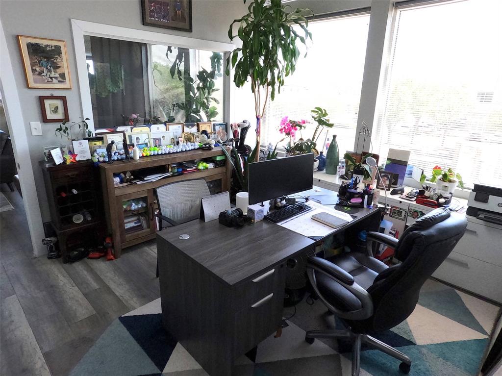 CASTLE HILLS - Commercial Sale