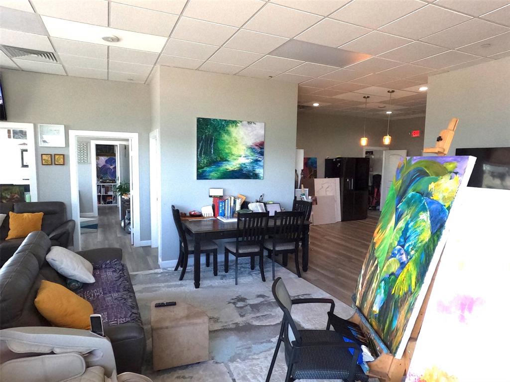 CASTLE HILLS - Commercial Sale