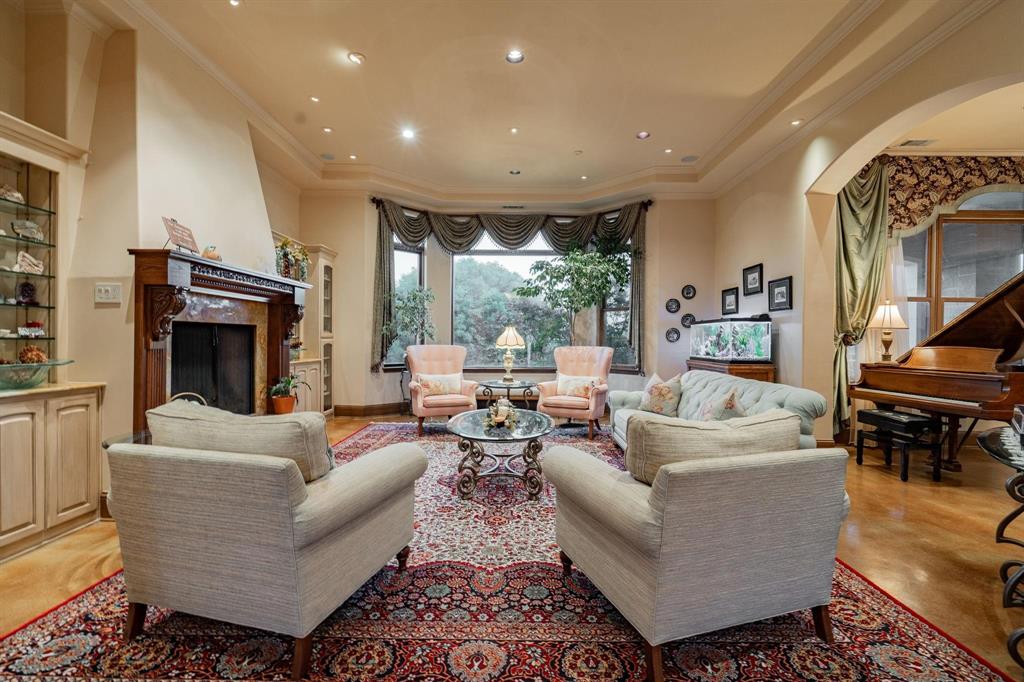 323 Kings Court