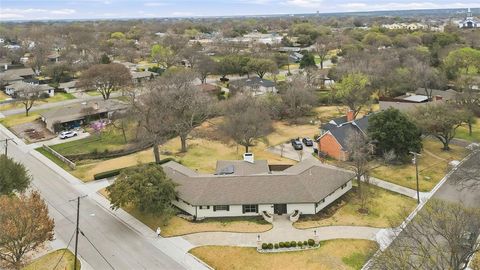 Photo of 416 Brook Lane, McKinney, TX 75069 (MLS # 21201080)