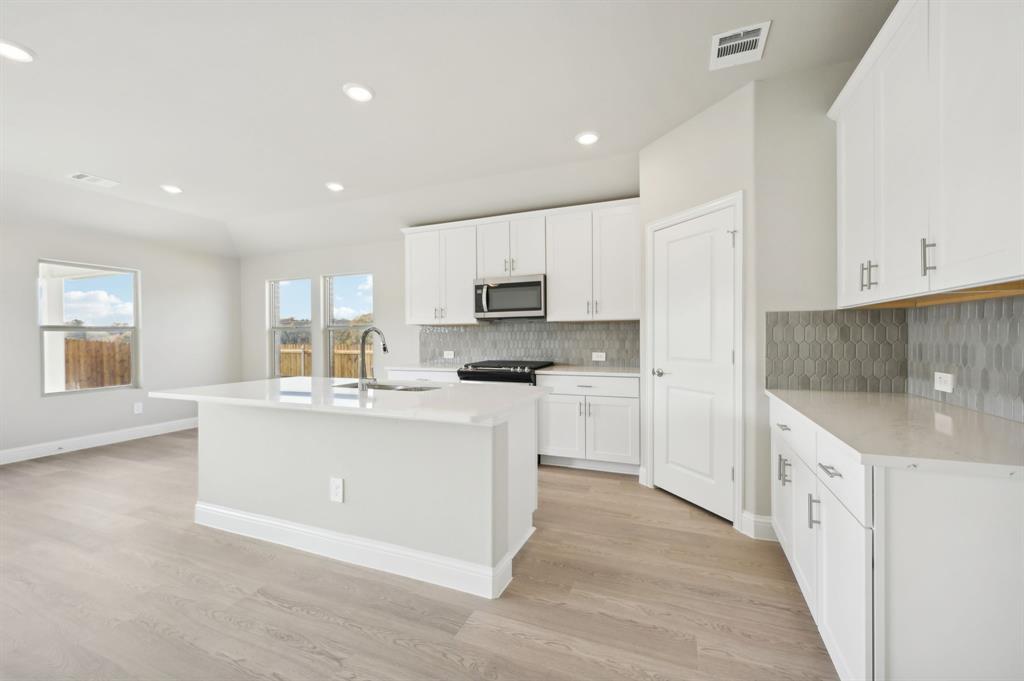 925 Lily Lane