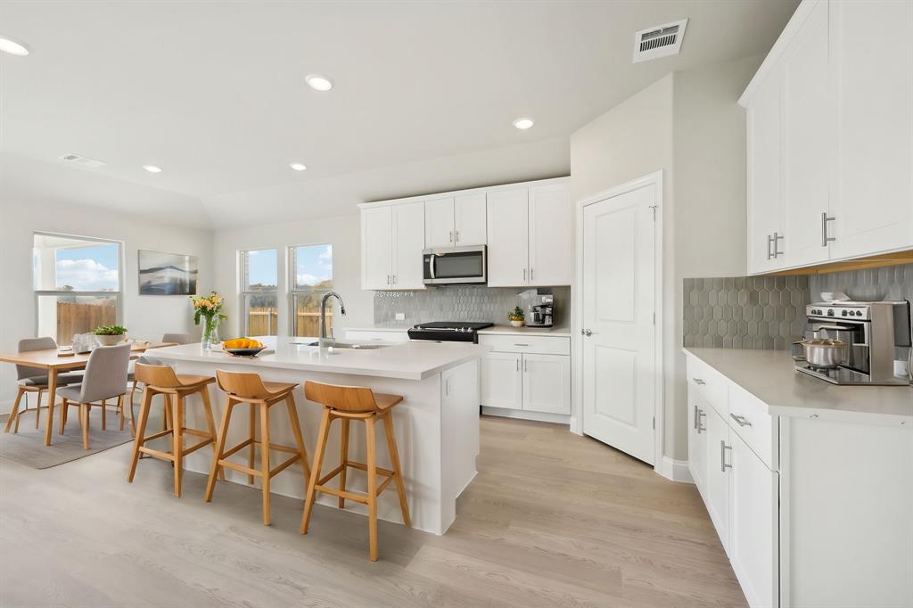 925 Lily Lane