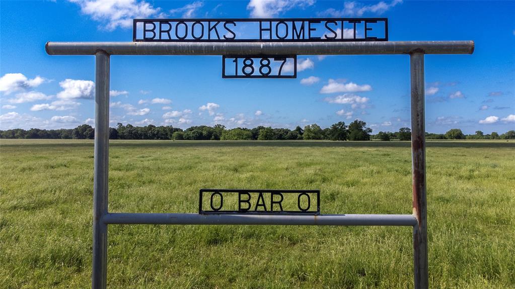 3196 Brooks Lane