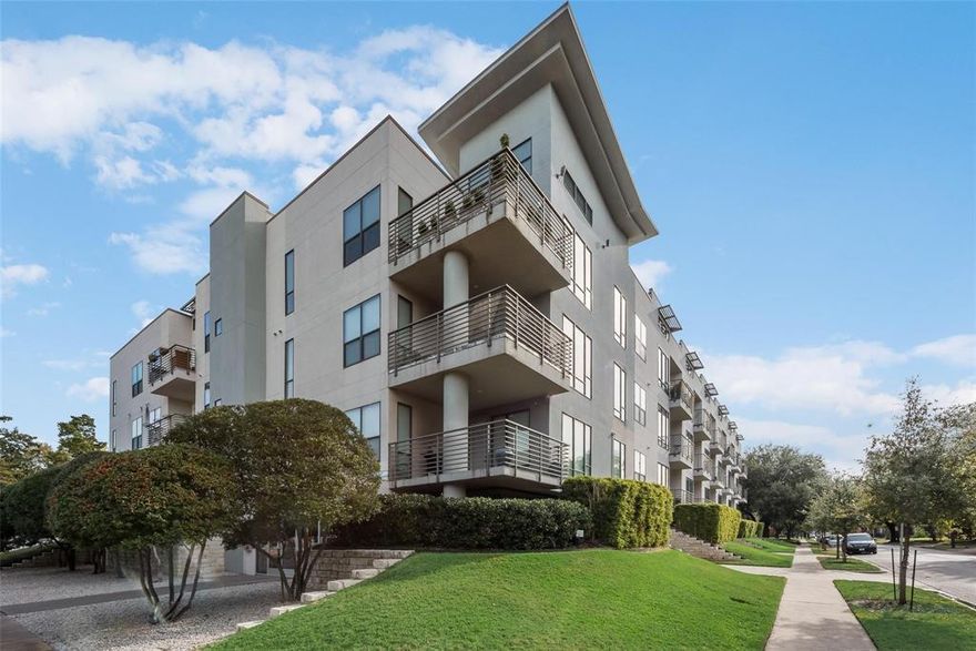 In the heart of Uptown, this fabulous,  third-floor condo features gorgeous bamboo flooring, split layout, and fantastic balcony views. Large living room, open to kitchen and bathed in natural light, includes wall-mounted TV and power-reclining couch. Splendid kitchen with ample storage space, granite counters, and generous island with stainless sink and bar seating. Spacious main bedroom includes king bed and en suite with dual vanities, frameless glass shower, separate tub, and large walk-in closet. Other furnishings include full-size washer & dryer, kitchen appliances, and even cutlery & dishes. Building boasts outdoor lounge, guarded entry with controlled-access garage, and amazing location. Nearby superb selection of dining, shopping, and entertainment options. Minutes from the Dallas Arts District and Downtown. Easy access to Dallas North Tollway, 75, and I35E.