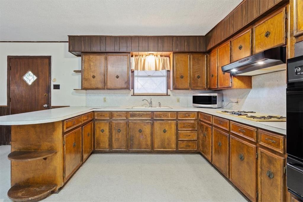 Moore Lewis - Residential