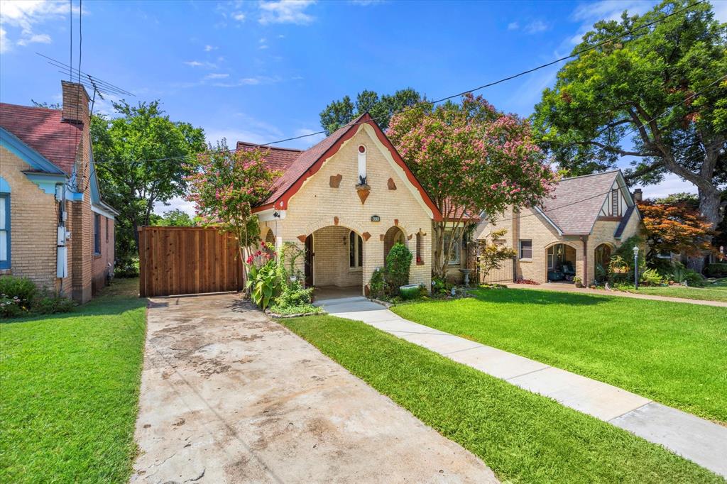 446 W Suffolk Avenue