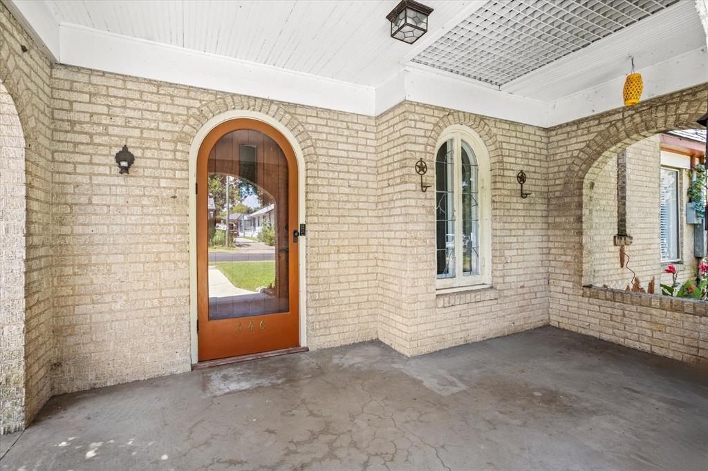 446 W Suffolk Avenue