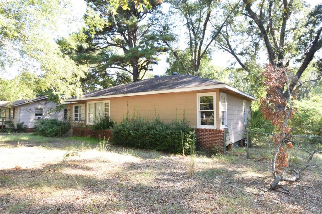 Photo of 102 Posey Street, Vivian, LA 71082 (MLS # 21402613)