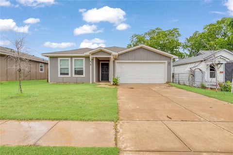 Photo of 419 E Hull Street, Denison, TX 75021 (MLS # 21352825)