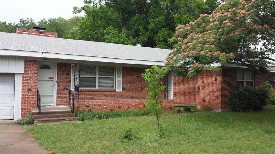 Formal living and dining rooms, galley kitchen, huge den, beautiful wood floors, great big shaded backyard (3 large trees), and covered patio. This home is conveniently located... a hop, skip and jump to where YOU need to be!