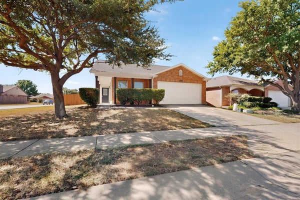 8924 WAGON TRL, CROSS ROADS, TX 76227 - Image eb38e660bca5964e4fc53f20d398a4aa/4252994501
