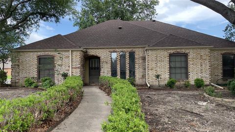 Photo of 818 Pebblebrook Drive, Allen, TX 75002 (MLS # 21308241)