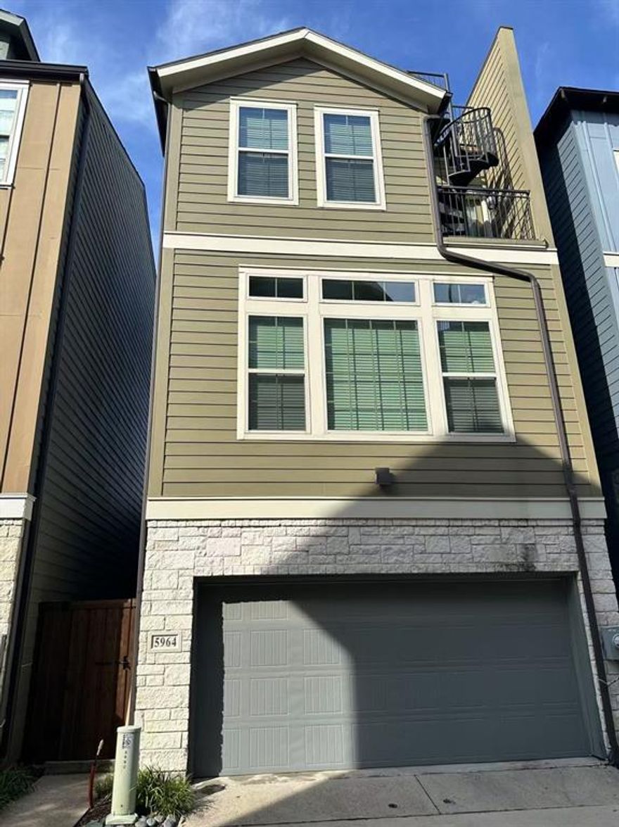 Welcome to this beautifully updated 3-bedroom, 3.5-bath townhome nestled in a secure gated community near the Medical District and Love Field. Enjoy an open-concept layout with wood flooring, high ceilings, and a spacious kitchen featuring granite countertops and stainless steel appliances. The primary suite offers a walk-in closet, dual sinks, and a soaking tub. With a private balcony, 2-car garage, and low-maintenance living, this home combines comfort and convenience. Minutes from Uptown, Downtown, and major highways!