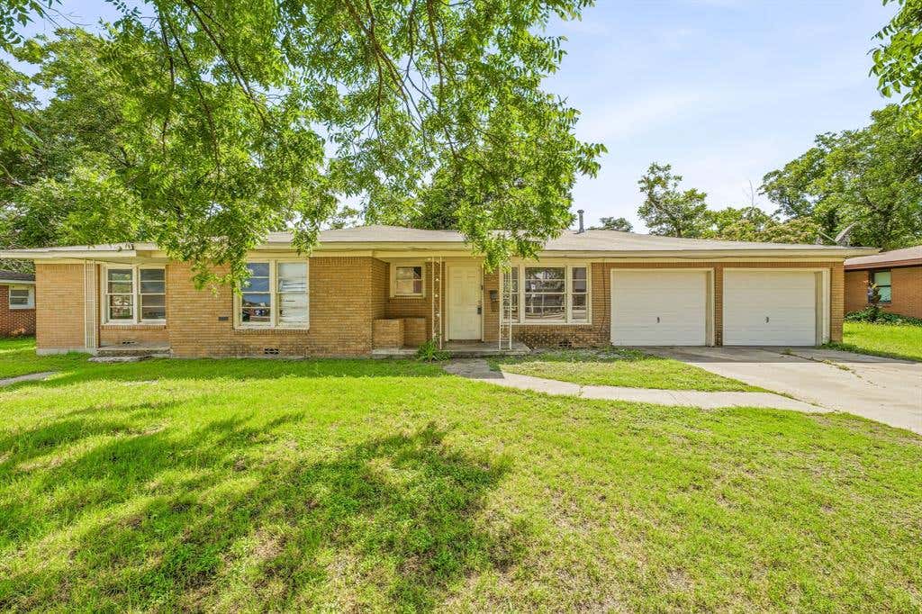 Photo of 594 N Harbin Drive, Stephenville, TX 76401 (MLS # 21342370)