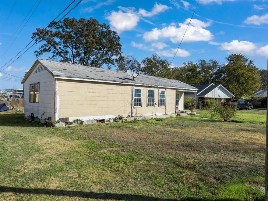Investors come take a look!  4 bedroom 1 bath home in the city limits close to stores and restaurants.  Only minutes from Lake Whitney with tons of potential. Relatively solid! This would be a great flip house or for a family with a remodel loan.  Ask your lender or agent about FHA 203K loans!