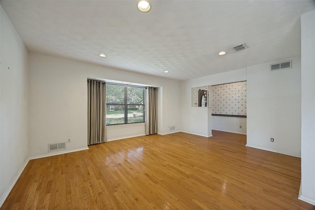 813 Brookhurst Drive