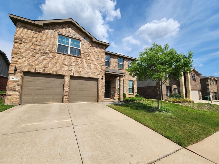 4 Big bedrooms Plus Office, especially large primary bedroom so you can have a reading nook & King size bed with room to spare. The master bath is also quite spacious. Efficiency, High ceilings, Big windows, beautifully designed neighborhoods. Walk into this home & be welcomed by the wide open living room. By the front door, sits the office, so you can watch your packages & guests arrive. The living room is open to the dining room which, in turn, is open to the luxury kitchen. Granite counters, Dark Stainless steel Refrigerator, dishwasher, disposal, range, Microwave, Stainless Steel Sink with gooseneck faucet & tons of tall cabinets. The huge utility room also has a deep pantry with lots of shelving. Whether you are prepping a meal or hanging in the living room, you can easily oversee the kids having fun in the spacious back yard. Grill under covered patio or just chill with a cold drink. There's plenty of afternoon shade. Community Pool