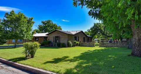 2013 S Walnut Brady TX 76825