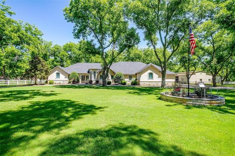 8805 S Hampton Drive Granbury TX 76049