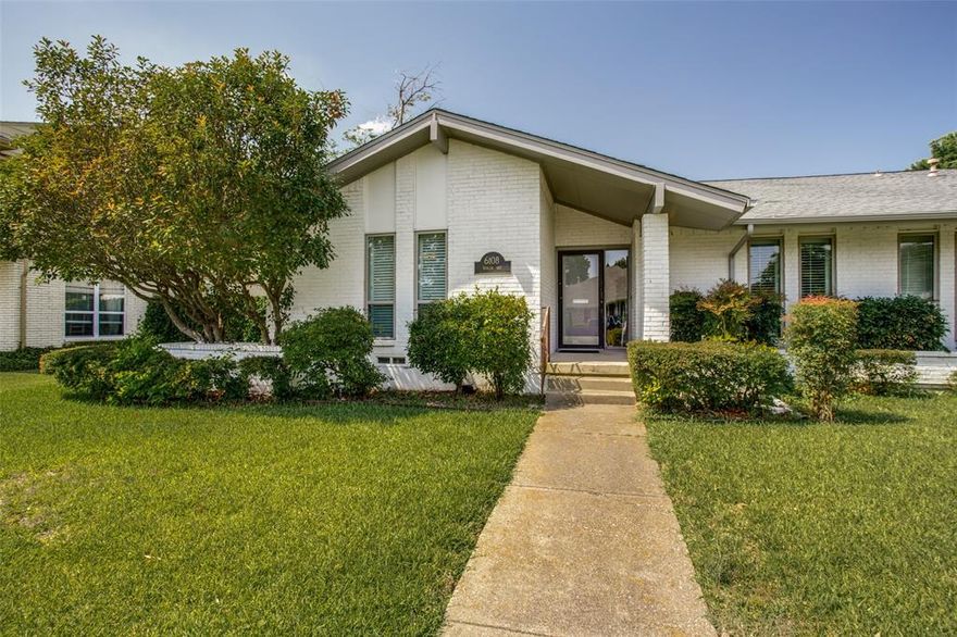 Beautifully remodeled 4 bedroom, half duplex in wonderful neighborhood near Lovers & Skillman! Great open layout! Kitchen features quartz countertops, SS double oven, gas cooktop, & dishwasher. 2017 Updates: Hardwoods, & carpet in secondary bedrooms. Cabinets, sinks, quartz counters, shower, tile in master bath. Quartz in 2nd bath.SS appliances in kitchen. Two car attached garage.Close to retail, restaurants, & 75. Owner is licensed realtor in Texas. North of Lover's off Skillman