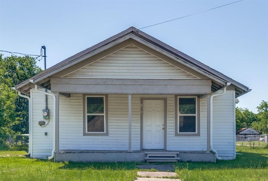 Tucked away on the edge of town, this charming cottage offers the perfect blend of small-town comfort, open surroundings, and move-in-ready convenience. Situated on a spacious corner lot in Corsicana, this home has been thoughtfully refreshed and is ready for its next owner to move right in and enjoy. With open spaces nearby and less congestion than many in-town locations, the setting gives the property a relaxed feel while still being conveniently close to everything you need.

Step inside and you’ll find a warm, inviting interior with good-sized rooms and a layout that feels surprisingly spacious for a home in this price range. The living area is comfortable and welcoming, offering plenty of room to relax or entertain. The nicely updated kitchen provides abundant cabinet and counter space along with a clean, functional design that makes daily living easy. The bathroom has also been tastefully improved, creating a fresh and comfortable space with a practical layout.

The oversized corner lot offers additional breathing room outside, with space for gardening, pets, recreation, or future possibilities. Whether you enjoy sitting outside in the evenings, hosting family gatherings, or simply appreciate having a little extra elbow room, this property delivers. The corner location also provides excellent accessibility and added curb appeal.

Convenient access to Interstate 45 makes commuting to Dallas or traveling throughout the area simple, while still allowing you to enjoy the slower pace and affordability that make Corsicana such an attractive place to live. From first-time buyers to downsizers or investors looking for a solid value, this property checks a lot of boxes.

Cute, comfortable, affordable, and move-in ready, this is simply a lot of house for the price.