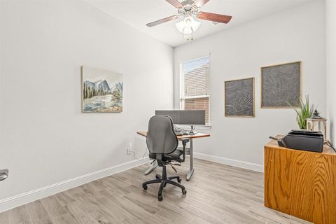 Tiny photo for 916 Berry Street, Celina, TX 75009 (MLS # 21233659)