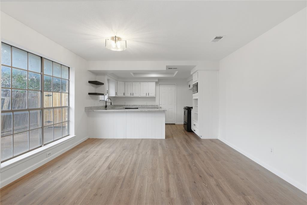 7217/7219 Fuller Circle