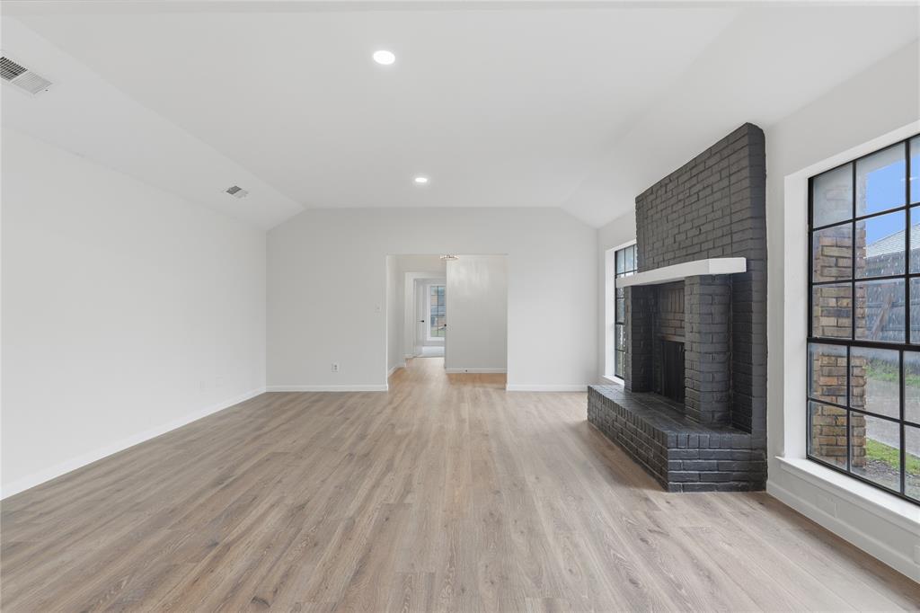 7217/7219 Fuller Circle